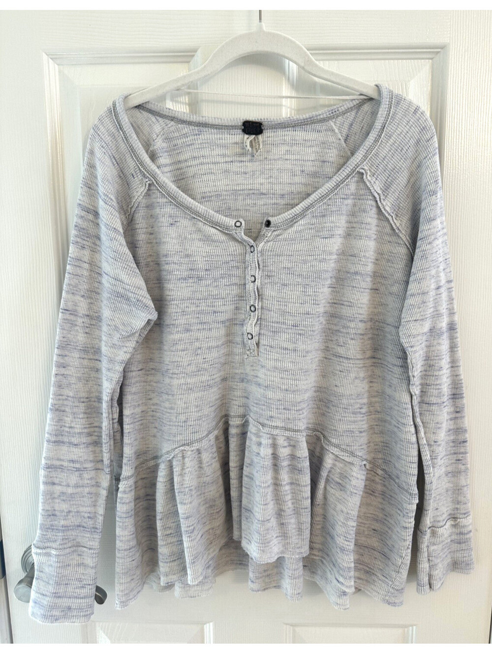 Free People We The Free Gray Waffle Knit Ruffle Hem Top Women’s L